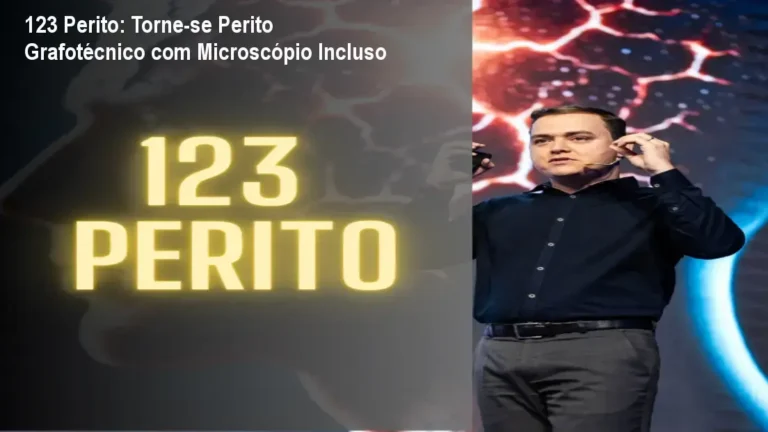 Aluno usando o microscópio digital do curso 123 Perito para analisar assinatura em documento
