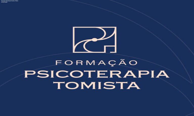 Estudante assistindo aula da Formação em Psicoterapia Tomista e aplicando princípios tomistas na prática clínica