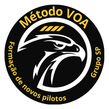 Método VOA curso online piloto privado teoria ANAC com laptop, headset e avião