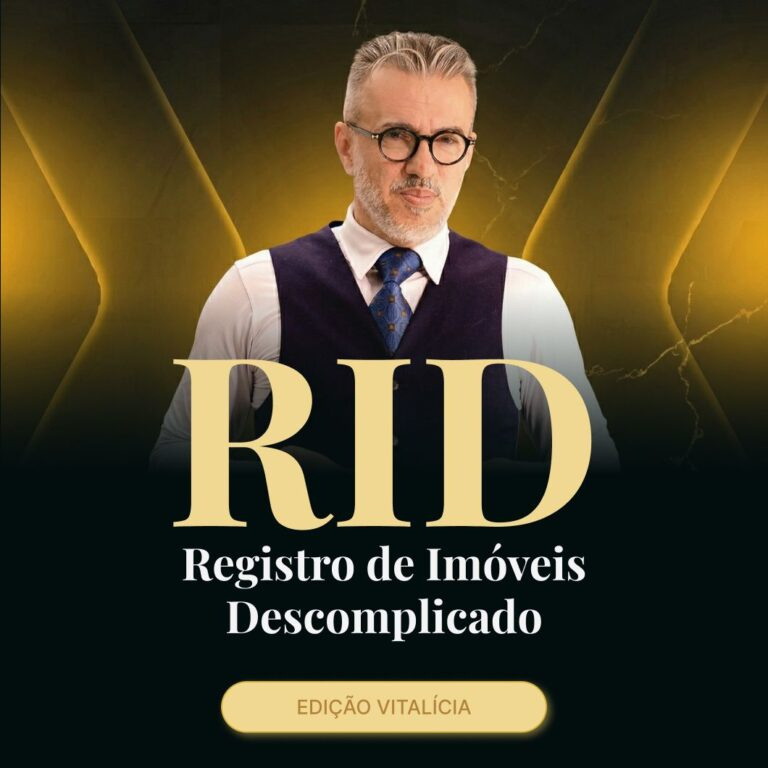 Professor Marcos Salomão apresentando o método RID de regularização extrajudicial de imóveis, com documentos e tablet em ambiente de cartório.