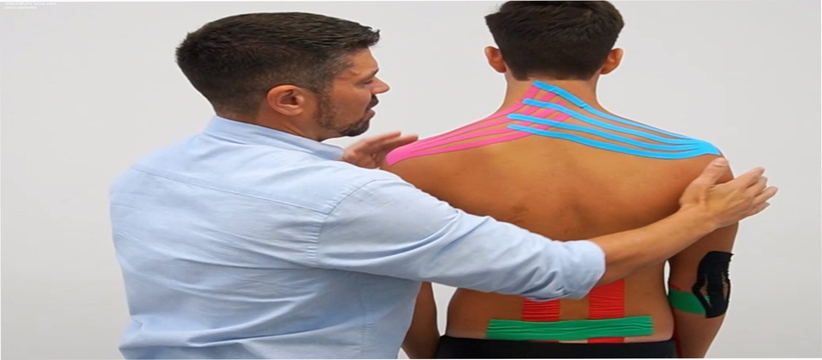 Imagem ilustrando o curso online TAPING COMPLETO, mostrando técnicas de bandagem terapêutica aplicadas por fisioterapeuta