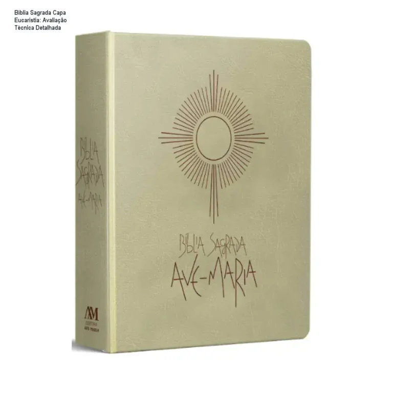 Capa da Bíblia Sagrada Edição Eucaristia da Editora Ave-Maria em couro sintético com índices laterais visíveis sobre mesa de madeira.