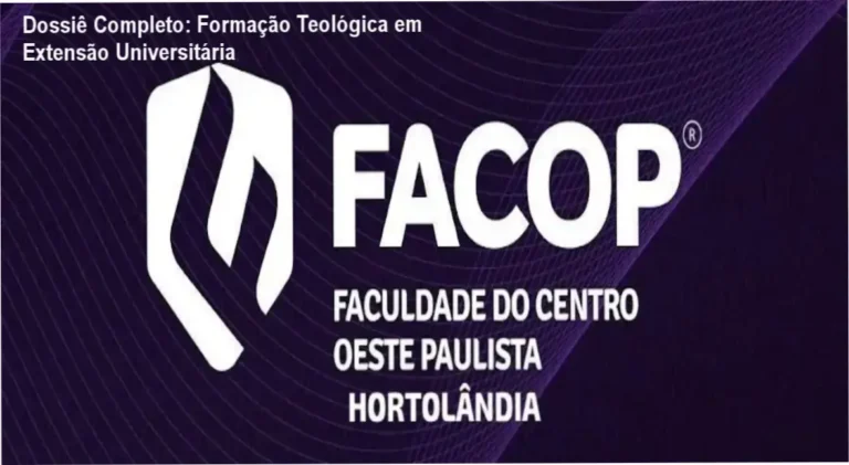 Estudante de teologia utilizando computador para cursar formação teológica online com certificado de extensão universitária